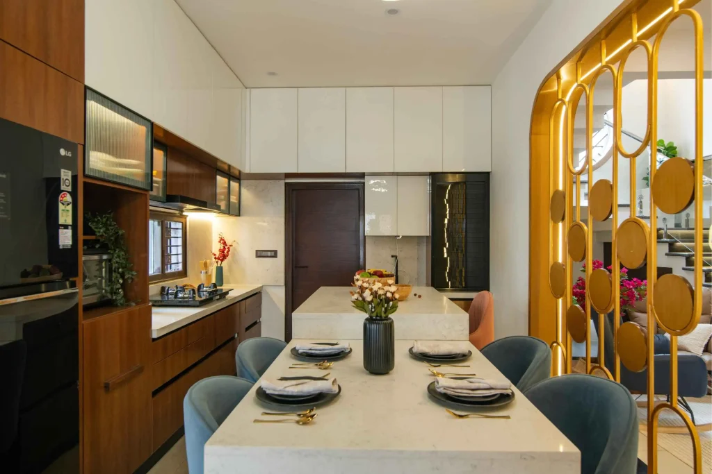 Kitchen & Dining