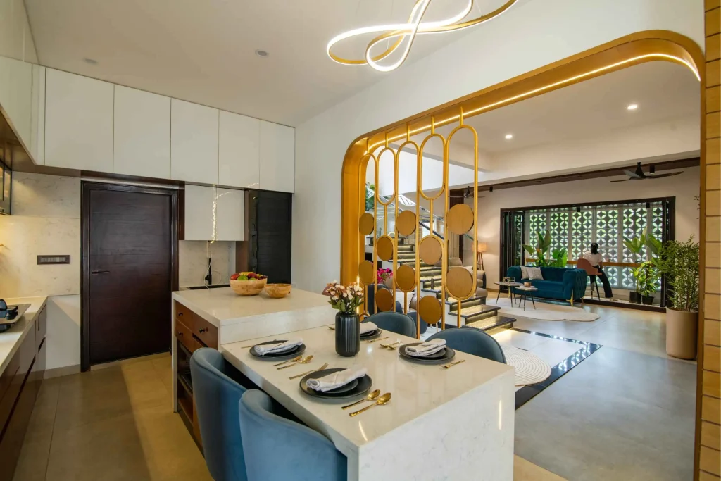 Kitchen & Dining